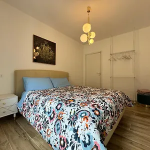 Moderna Ed Elegante Residenza Nel Centro Di Appartamento Pavia